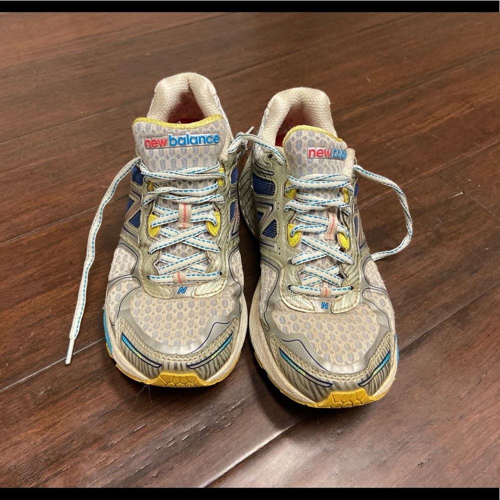 Women’s running shoe